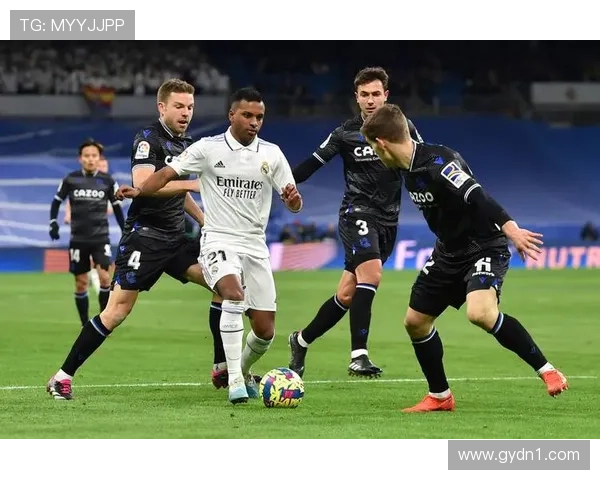 西甲联赛迎来关键一战 巴萨全力备战巴塞罗那德比争夺冠军