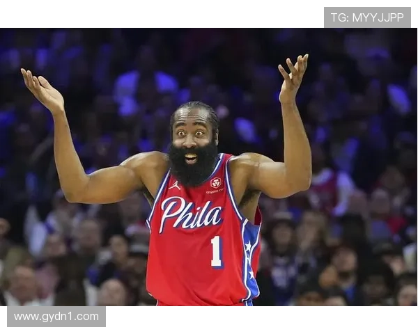 哈登首节表现出色8投5中斩获13分1篮板1助攻状态回暖令人期待