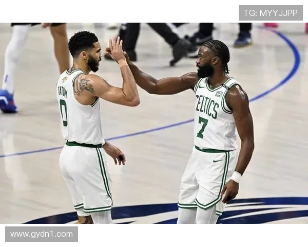 布朗闪耀全场成队史第二位单场斩获40分5板5助5断的传奇球员 布朗闪耀全场成队史第二位单场斩获40分5板5助5断的传奇球员